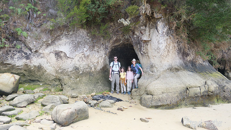 Diese Höhle ist nur bei Ebbe zugänglich.