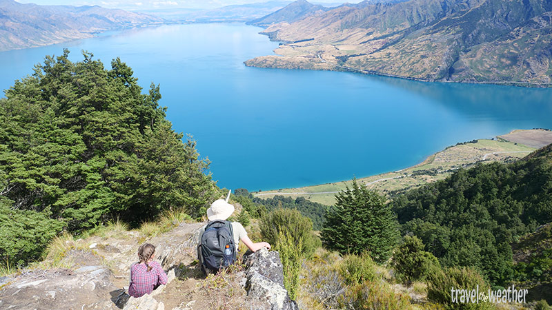 Wir genießen die tolle Aussicht auf den Lake Hawea.