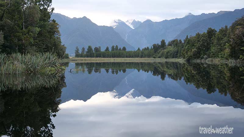 Das Bergpanorama spiegelt sich perfekt im Lake Matheson.