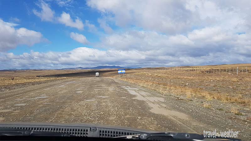 Der Grenzübergang nach Argentinien gleicht einem breiten Feldweg.