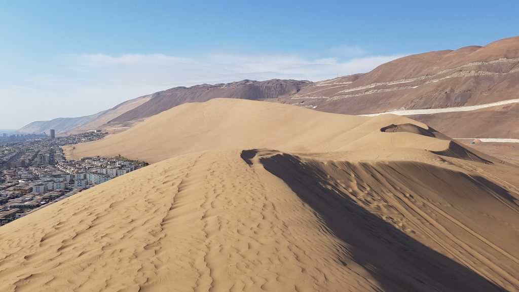 Diese riesige Sanddüne befindet sich direkt neben Iquique.