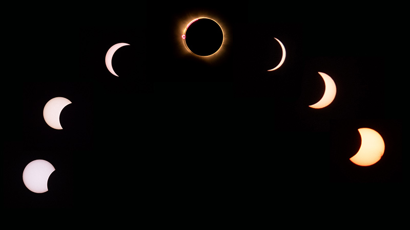 Mehrere Aufnahmen zeigen den Verlauf der Sonnenfinsternis vor schwarzem Hintergrund. Die Sonne wird zunehmend vom Mond verdeckt, erscheint während der ringförmigen Phase als leuchtender Ring und wird anschließend wieder Stück für Stück sichtbar.