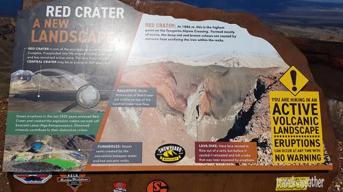 Eine Tafel erklärt die Entstehung des Red Craters.